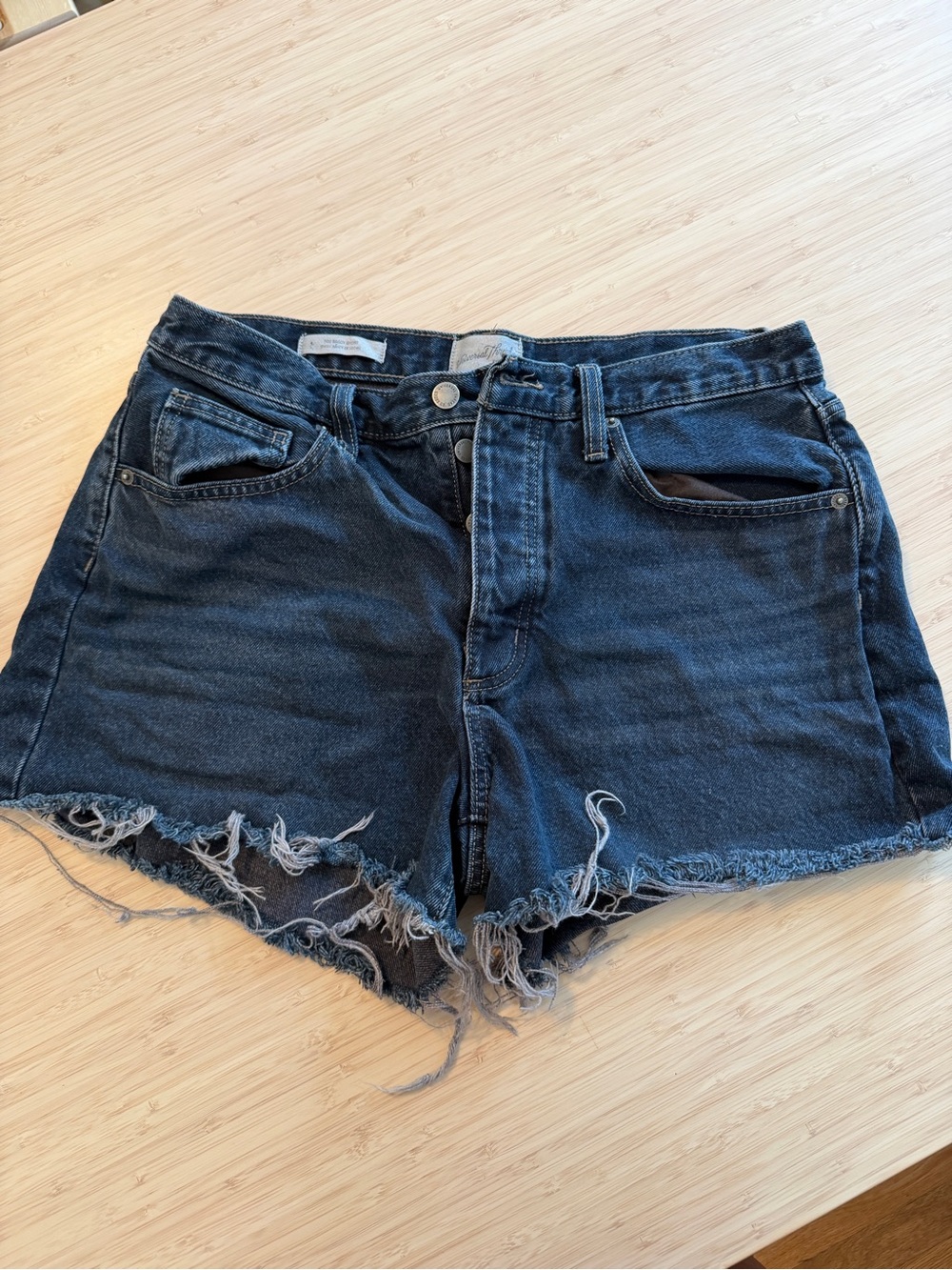 Women's Raw-Hem Dark Denim Shorts - universal threads